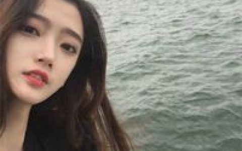 天空很蓝白云很白行人很忙(抖阴女生头像唯美长发披肩头像)