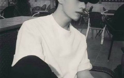 不能断干净又不能再和好如初(最新黑白头像男生冷酷侧脸)