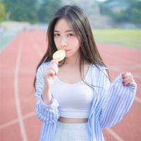 天空很蓝白云很白行人很忙(抖阴女生头像唯美长发披肩头像)图1
