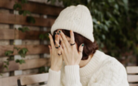 别忘了那杯水起初也是热的(气质陌陌女生头像不带字的)