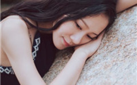 把我推进悬崖的你真善良(明媚女生意境小清新抖阴头像最新)