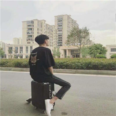 我最爱的人就是你(男生头像图片帅气阳光背影头像精选)