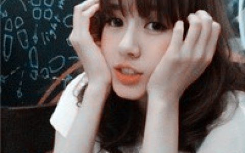 我感觉我的世界太过复杂_清纯魅力的美女QQ头像