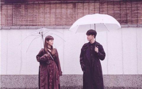 当初的誓言还回荡在耳边(男女带着伞的情侣头像超级浪漫)