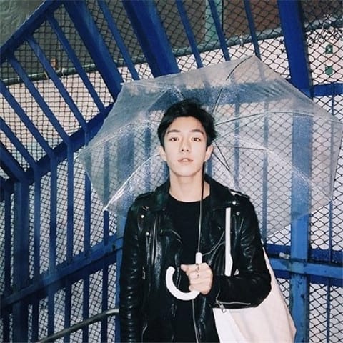 也许你爱自由我却更爱你(男生头像480×480快手专用伤感)