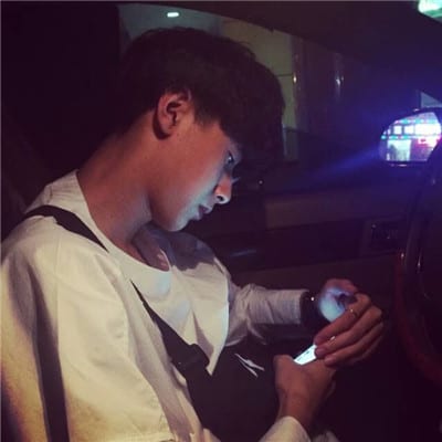 我好想拉着你的手走过这一路(男生头像背影帅气阳光图片精选)