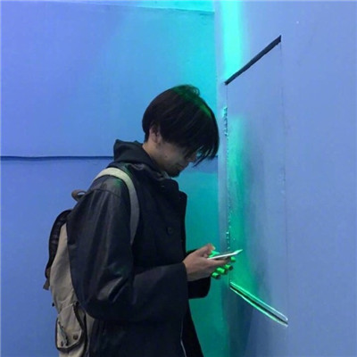 情侣头像背影一人一张一个人(热门情侣头像背影一男一女)图5