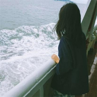 情侣头像背影一人一张一个人(热门情侣头像背影一男一女)图6