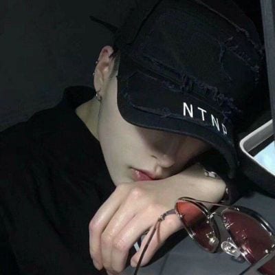 因为爱而变得没出息(00后一个人的伤感头像男生)