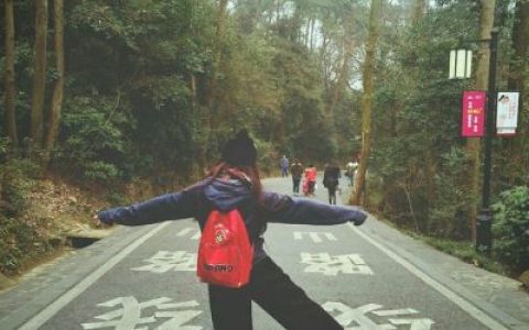 人生如戏我总穿帮(年轻情侣背影头像一人一张活泼俏皮)
