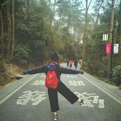 人生如戏我总穿帮(年轻情侣背影头像一人一张活泼俏皮)