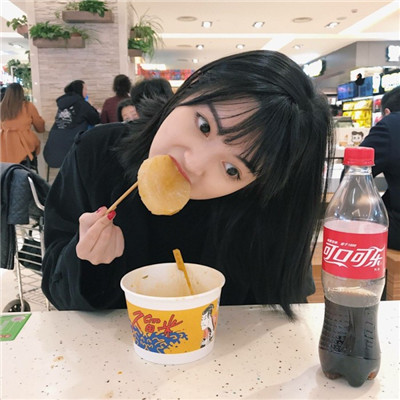 我能饮下烈酒也能独享自由(吃货女孩头像可爱卖萌)