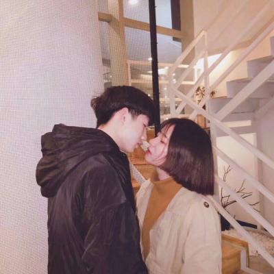 幸福撒狗粮情侣头像一男一女(最新好看情侣贴吧头像一对)