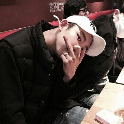各取所需的我们拿什么换白头到老(阳光成熟帅气男生头像)