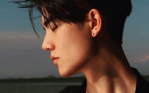 愿我们都是自己的摆渡人(00后男生图片帅气一组最新)