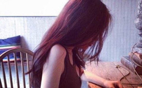 看不到脸的女生头像(贴吧头像女生)