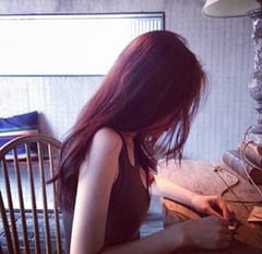 看不到脸的女生头像(贴吧头像女生)