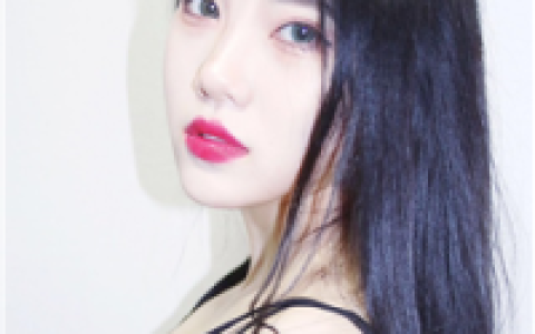 你站在马路中央独自彷徨(抖阴长发女生妩媚性感头像)