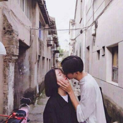 我只是个多余的人(亲密幸福情侣微博头像一对两张对一无二)