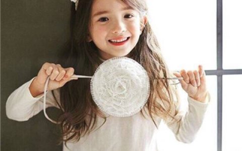 我热情有限你把握好时间(可爱小女孩红裙子头像高清)