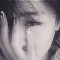 我抑制不住的去惶恐去害怕去胆怯(伤感灰白头像女生)
