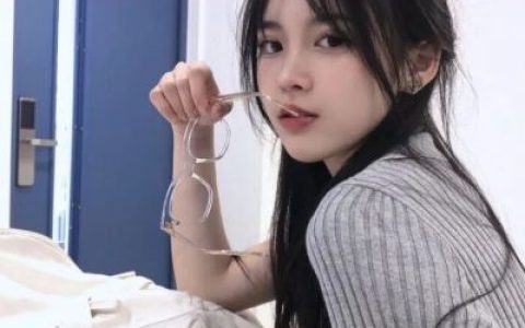 现在就只羡慕那种能轻松见面的感情(杂志风惊艳又好看的女生气质头像)