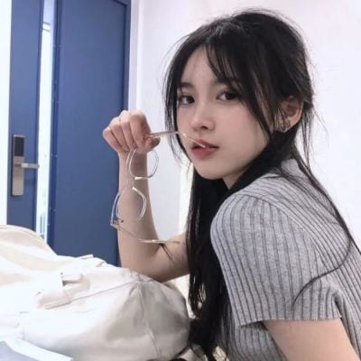 现在就只羡慕那种能轻松见面的感情(杂志风惊艳又好看的女生气质头像)