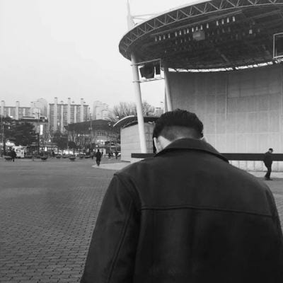 一整瓶的梦境全都有你(扣扣男生黑白头像伤感十足)