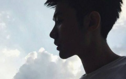 念旧的人心布满尘埃(最帅气的男生搞怪头像个性精选)