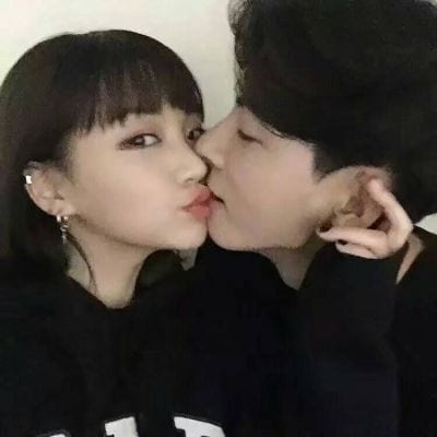 总是想莫名其妙的关心你(超拽甜蜜个性情侣头像合照一人一张)