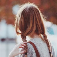在你面前时而小丑时而妩媚的我(很有诱惑力的女生头像)