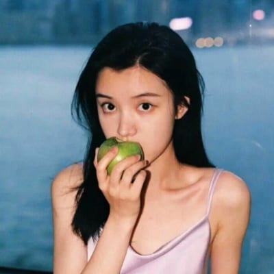 在别人的故事里流着自己的眼泪(个性唯美复古女生QQ抖阴头像)