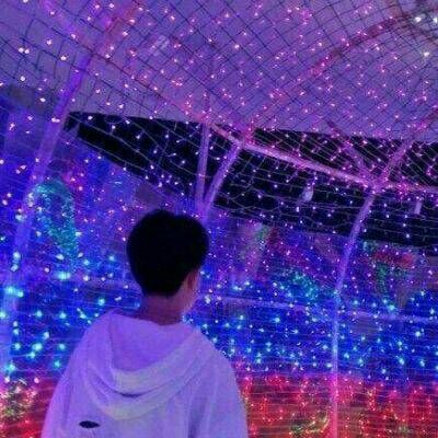 我只是路过请你继续快乐(最新个性情侣背影头像一人一张图)