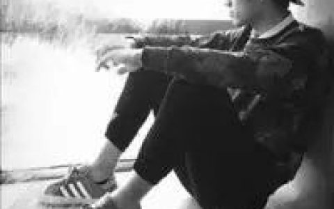 帅气黑白男生图片头像大全(冷酷的男生黑白头像大全)