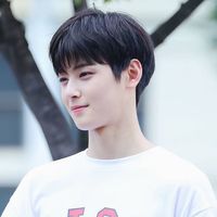 你笑起来世界都晴了(阳光的男生头像图片帅气侧脸)