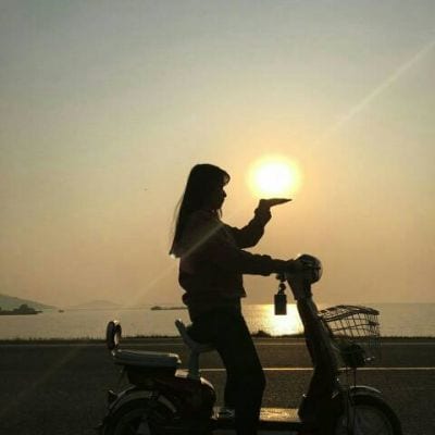 笑对现实的无奈(最新最好看的唯美情侣背影头像一男一女)