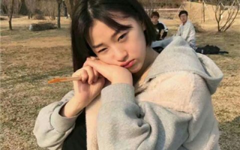 爱情像刚刚熟透的甜美草莓(情侣头像一左一右唯美清新)
