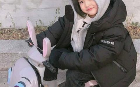 你不努力没人会帮你(超可爱的小美女头像人小鬼大)