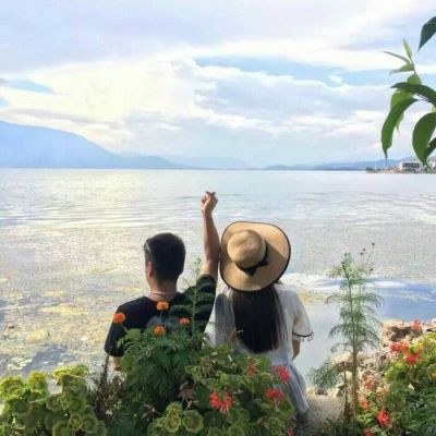 童话故事都是假的(幸福恩爱情侣合照背影头像一人一张)