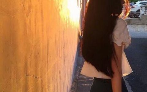 笑的放肆抬头遇见的都是柔情(很好看的气质女生背影头像唯美)