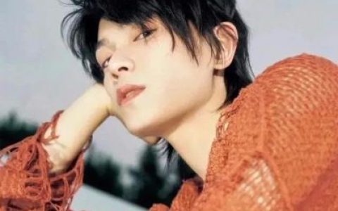 笑容可以瞒过别人心疼却瞒不过自己(精选酷酷的好看男生帅气的头像)
