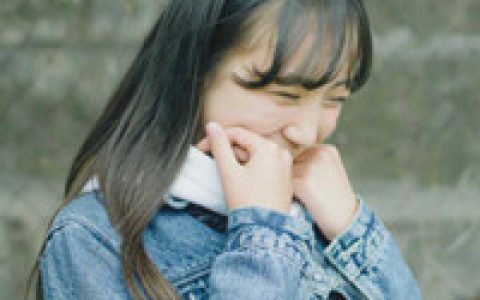 你看不到我的光芒我又何必再勉强(清新漂亮的女生头像)