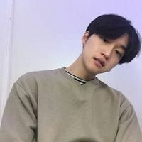 过去与未来都离自己很遥远(最新男生帅气忧郁系头像)