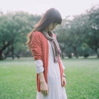 阳光的味道暖暖的(亲近自然的陌陌美女头像)