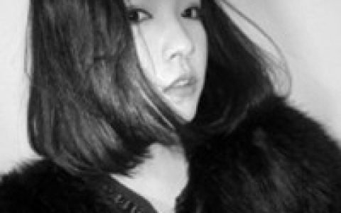 紧握的十根手指慢慢松开(女生长发抖阴黑白头像)
