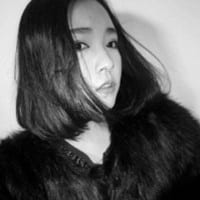 紧握的十根手指慢慢松开(女生长发抖阴黑白头像)