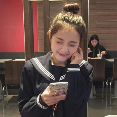 一件件事看透的都是人心(时尚手机控可爱萌女生头像精选)