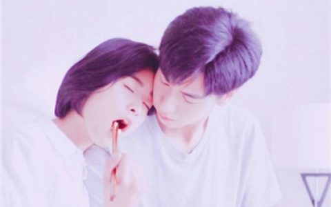江辰小希上下留白情侣头像(致我们单纯的小美好情侣白边头像)