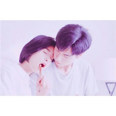 江辰小希上下留白情侣头像(致我们单纯的小美好情侣白边头像)