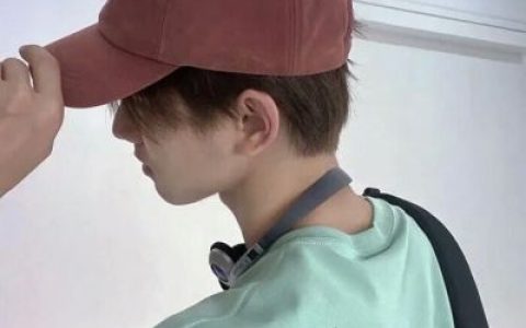 没有人告诉我我的开心比对错重要(一眼就很心动的男生帅气头像)